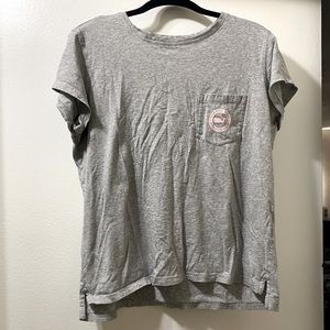 Vineyard vines gray small logo tee